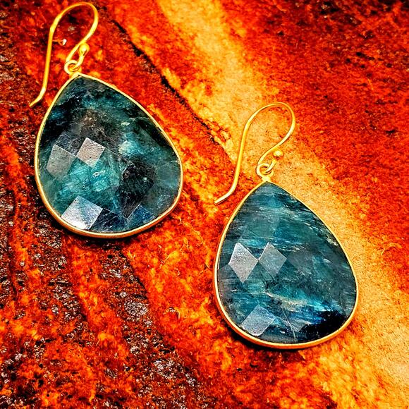 Emerald  Faceted Gold Filled Teardrop Artisan Earrings***2 Styles Avail.** - Picture 4 of 10